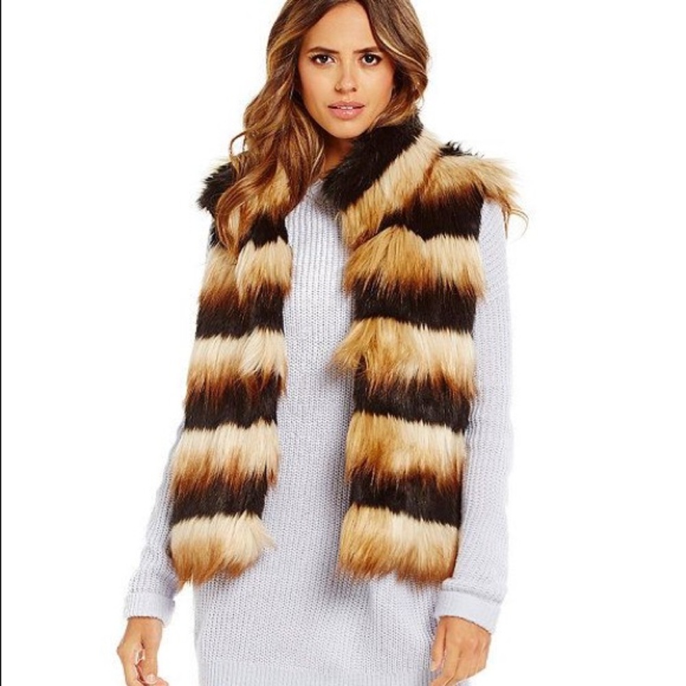 NWOT Gianni Bini Sheena Faux-Fur Vest